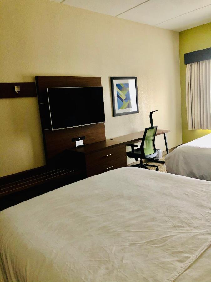 Holiday Inn Express & Suites Cedar Falls - Waterloo By Ihg ภายนอก รูปภาพ