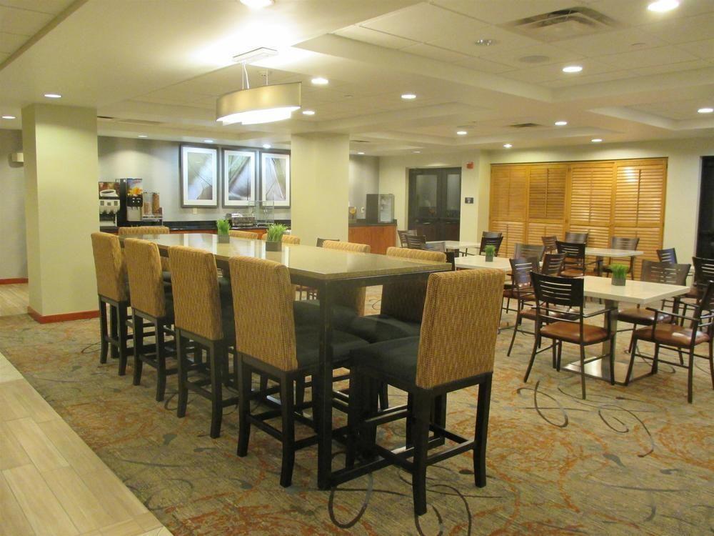 Holiday Inn Express & Suites Cedar Falls - Waterloo By Ihg ภายนอก รูปภาพ