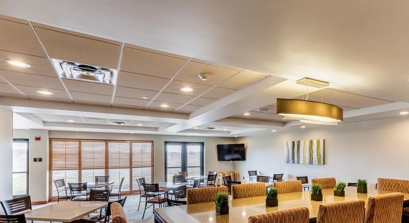 Holiday Inn Express & Suites Cedar Falls - Waterloo By Ihg ภายนอก รูปภาพ