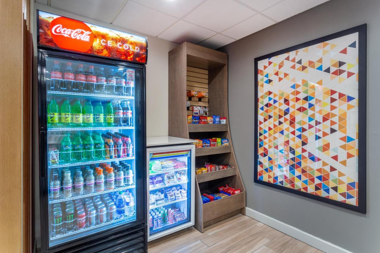 Holiday Inn Express & Suites Cedar Falls - Waterloo By Ihg ภายนอก รูปภาพ